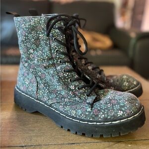Sincerely Jules Floral Combat Boots – Size 9.5 – $50